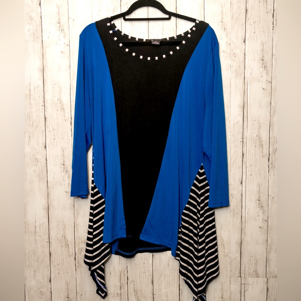 Colorblock striped tunic. Comfortable and trendy.